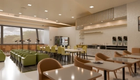 机场休息室 Airport Lounge
