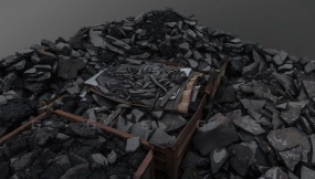 沥青废料堆 Asphalt junkyard pile