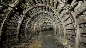 旧地下矿井挖掘 07 Old underground mine excavation 07